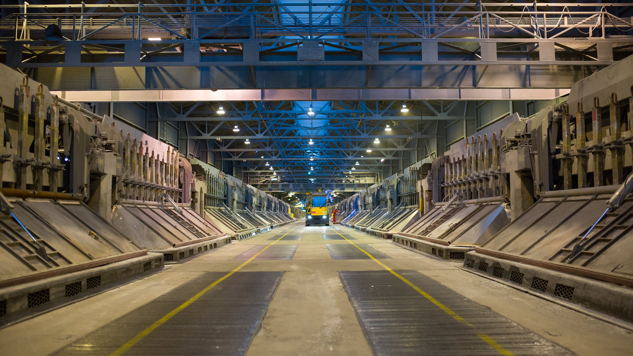 En midlertidig svikt i etterspørselen på verdensmarkedet etter korona, kan bli kostbar for norsk industri. Arkivfoto: Hydro