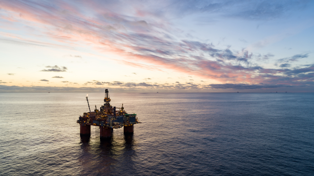 Flertallet på Stortinget mener det er nødvendig å holde aktiviteten i oljeindustrien oppe. Illustrasjonsfoto: Equinor