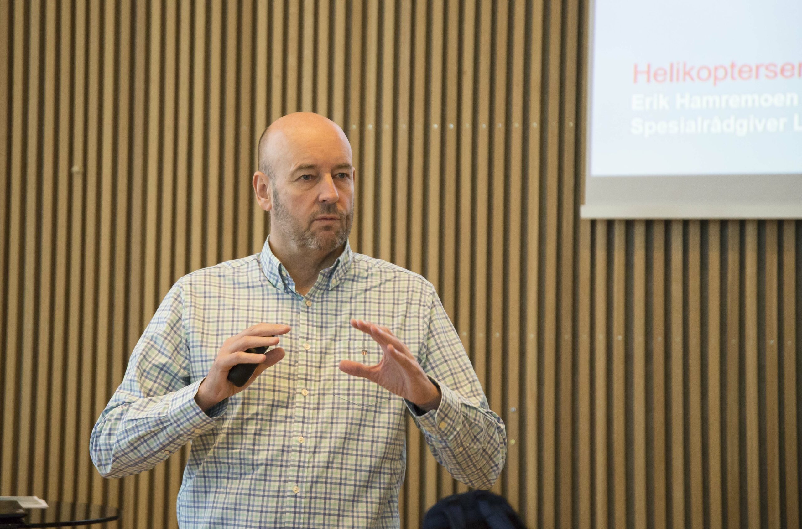 Erik Hamremoen orienterte om den nye organisasjonsstrukturen. Foto: Atle Espen Helgesen