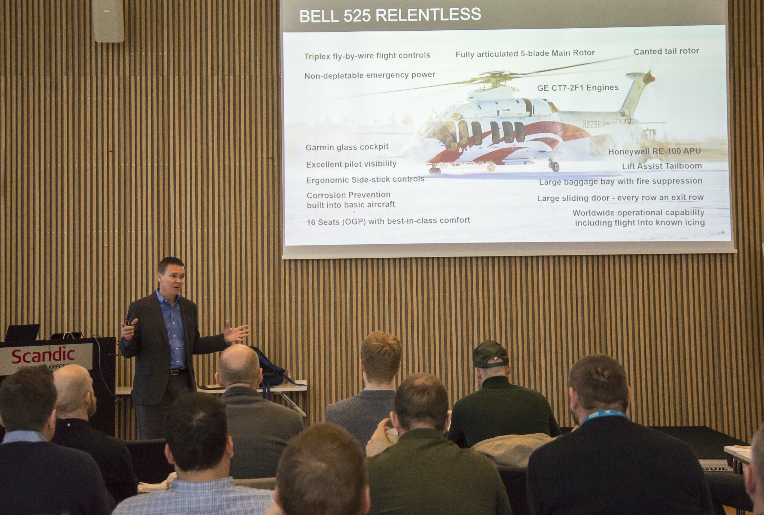 Byron Ward fra Bell Helicopter presenterte deres nyeste helikopter Bell 525. Foto: Atle Espen Helgesen