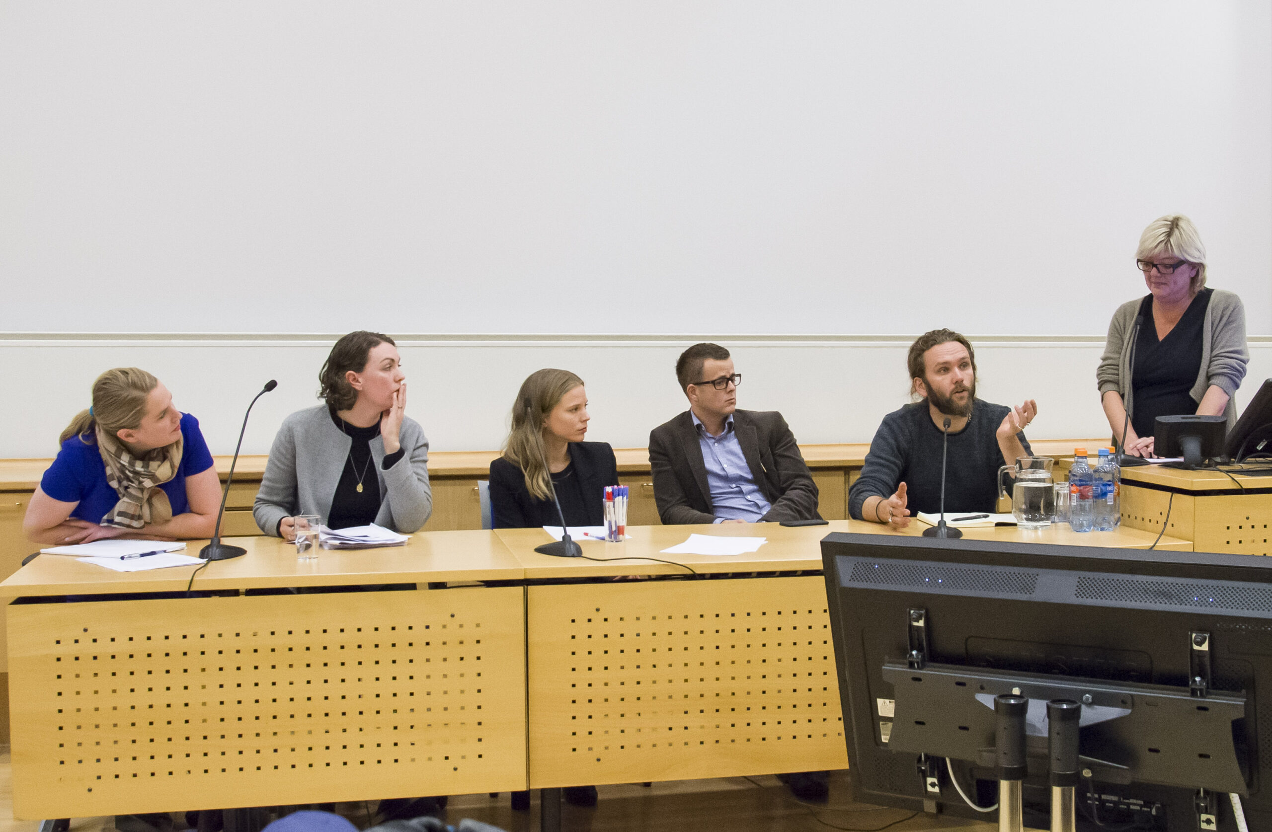 Situasjonen på flerbruksfartøyene ble debattert hos Fafo av Hanne Irene Bore (fv), Mari Kimsås-Otterbech, Marie Nesvik, Stian Grøthe og Ommund Stokka.