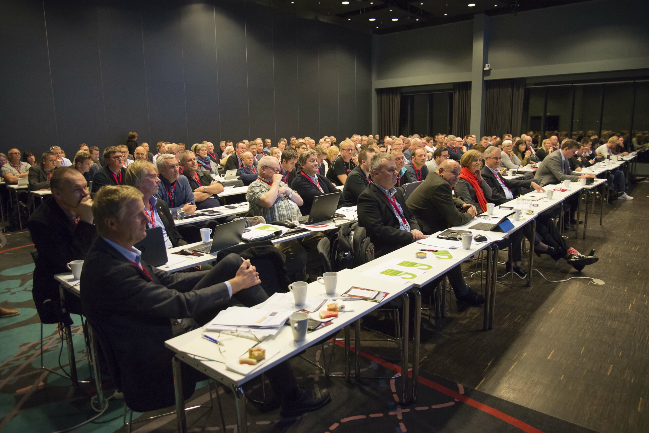 Rekordhøye 200 deltakere diskuterer sokkelens framtid på LOs olje- og gasskonferanse.