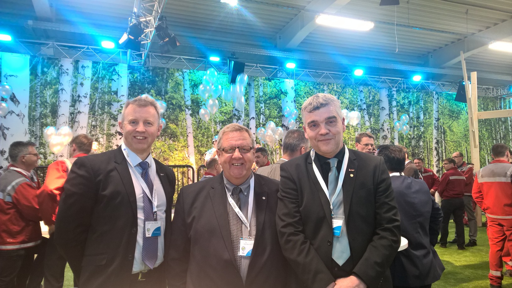 Fra venstre: Forbundsleder Frode Alfheim i Industri Energi; fagforeningsleder på Hydro Grevenbroich, Ernst Schumacher; og vår fagforeningsleder på Hydro Karmøy, Sten Roar Martinsen.