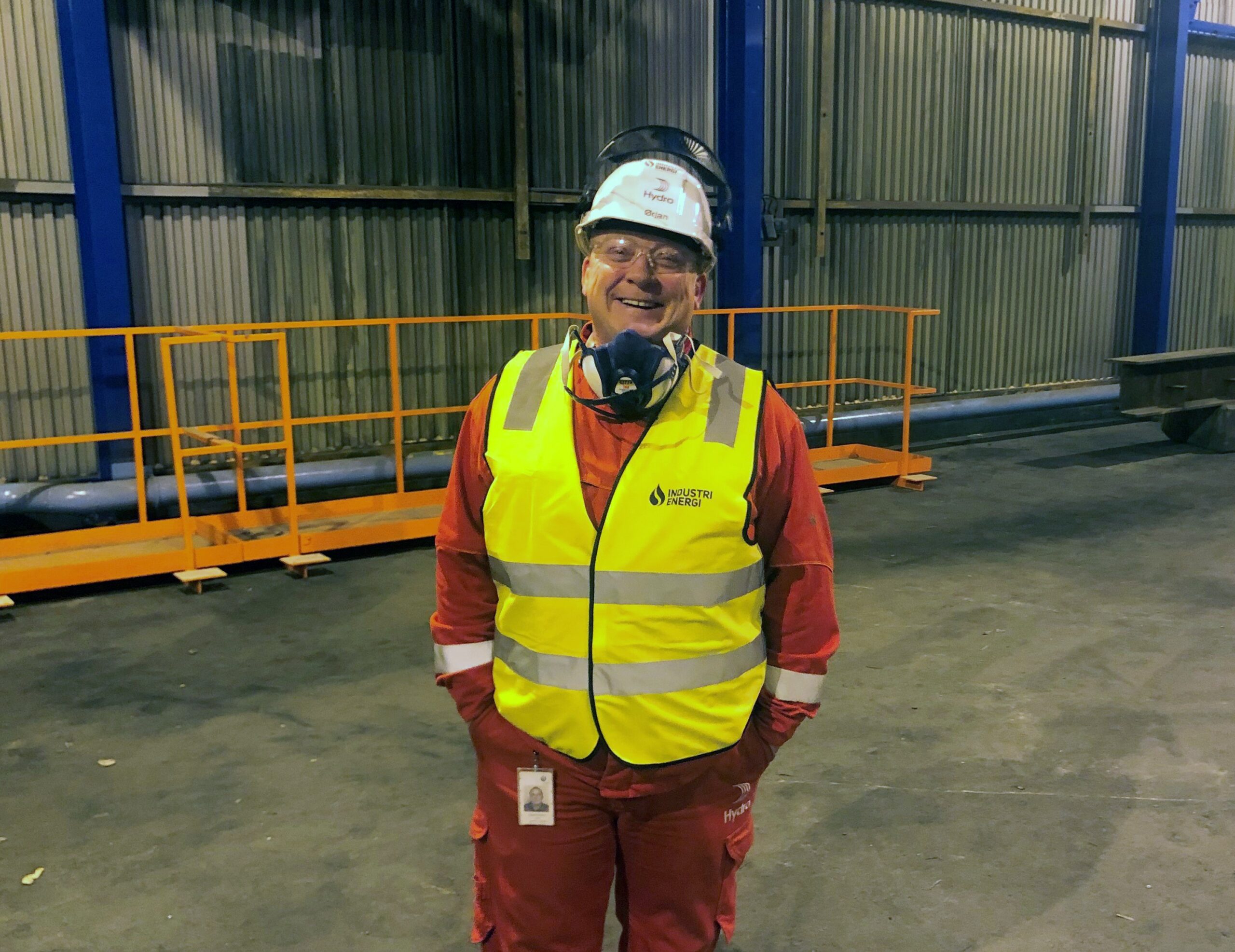 Hovedtillitsvalgt, Ørjan Normann, var til stedet da de første ovnene i B-hallen ble startet Foto: Johan Berg, Hydro Husnes.