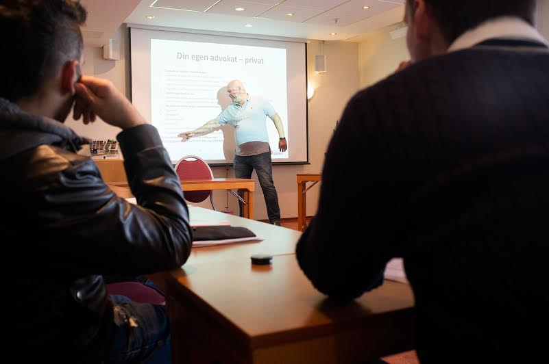 Tor Leversen holder et verksted om det å være en aktiv arbeidstaker, samt å verve flere medlemmer under vask- og renskonferansen på Gardermoen.