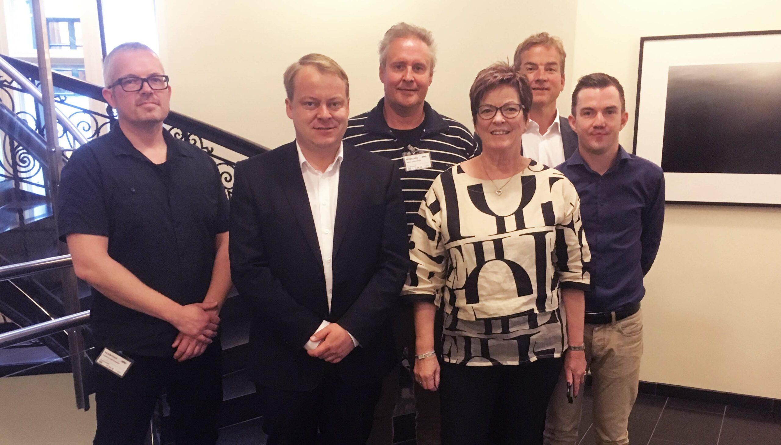 Møte mellom politikere og Industri Energi. Fra venstre: Forbundssekretær Håkon Bjerkeli (Industri Energi), Erlend Wiborg (Frp), Leif Morten Rasch (Industri Energi), Elisabeth Røbech Nørve (H), Sveinung Stensland (H) og Johnny Håvik (industri Energi).