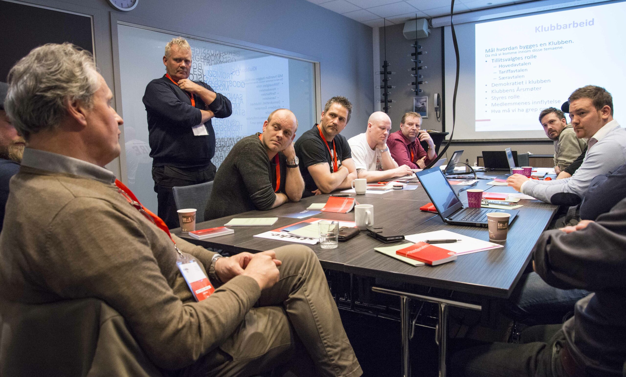 Inshore dykkerne på Styrkekonferansen skal i to dager diskutere organisering, tariffspørsmål og sikkerhet. Her orienterer Leif Morten Rasch om regelverksarbeidet innenfor HMS. Foto: Atle Espen Helgesen