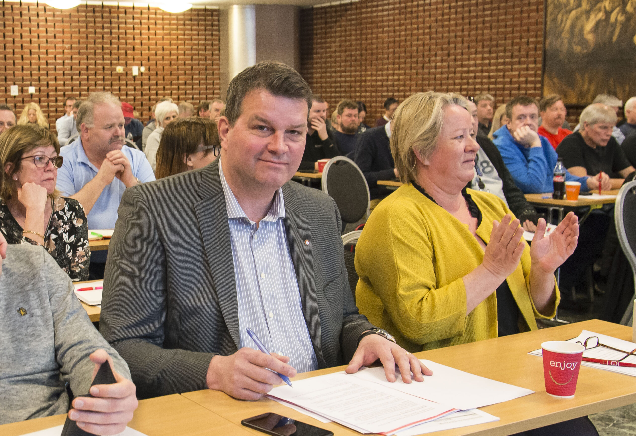 LO-leder Hans-Christian Gabrielsen deltok på møtet i Stavanger. Her sammen med LOs nye distriktssekretær i Rogaland, Eirin Sund. Foto: Atle Espen Helgesen