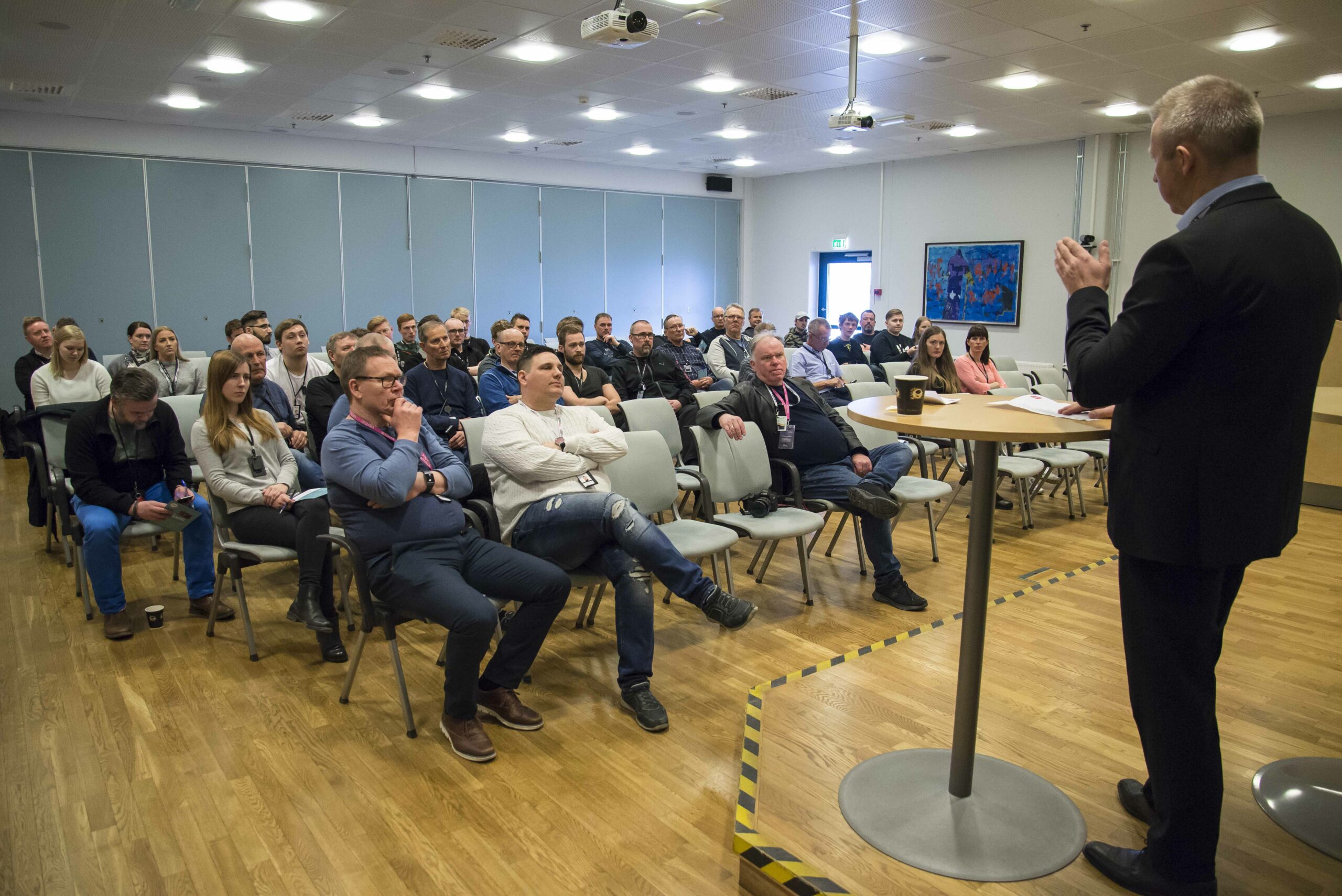 Drøyt 40 personer stilte på medlemsmøte for å høre Frode Alfheim orientere om nordområdene og tariffoppgjøret. Foto: Atle Espen Helgesen