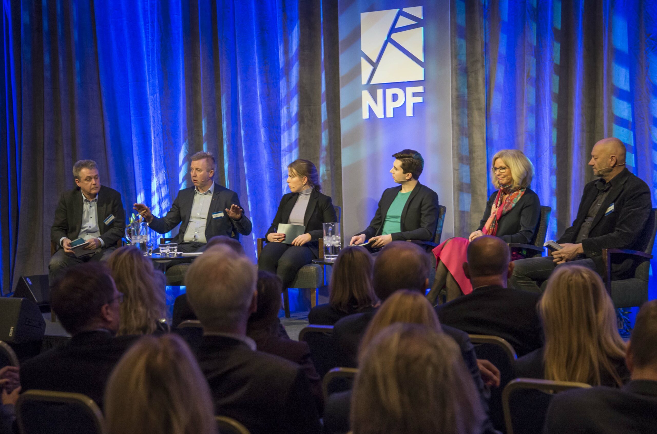 Frode Alfheim (nr.2 fra venstre) deltok i debatten sammen med Stein Lier-Hansen (Norsk Industri), Kristin Færøvik (Lundin) og Torbjørn Andersen (Kværner). Foto: Atle Espen Helgesen