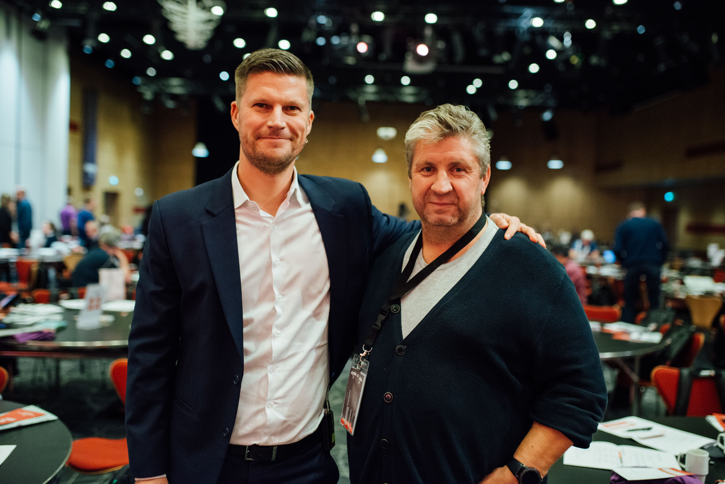 Rigg-sjef Jesper Moberg (venstre) og tillitsvalgt Frode Larsen i Maersk Drilling (Foto: Runa Andersen)