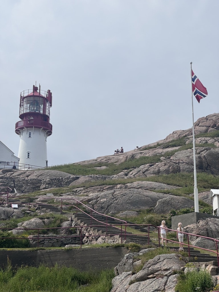 Magnar Fjell og familien besøkte Lindesnes Fyr. Foto: Magnar Fjell.