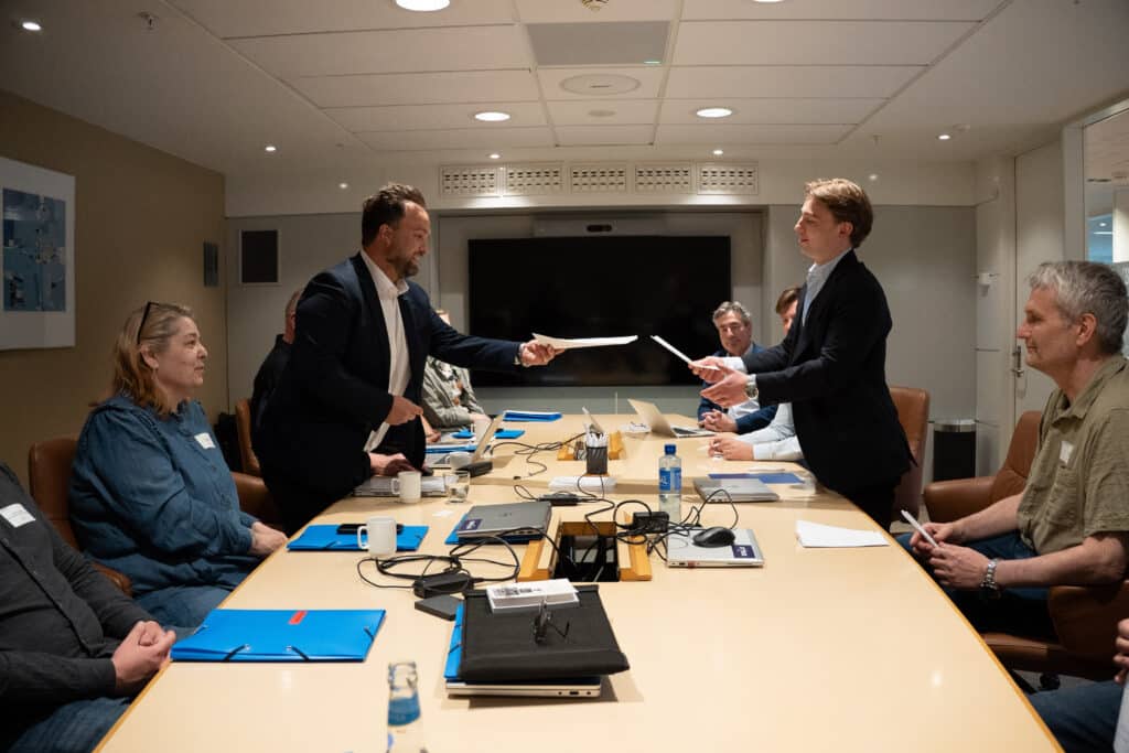 Cay Nordhaug fra Styrke og Martin Jørgen Thorgersen fra Norsk Industri utveksler krav under hovedoppgjøret 2026.